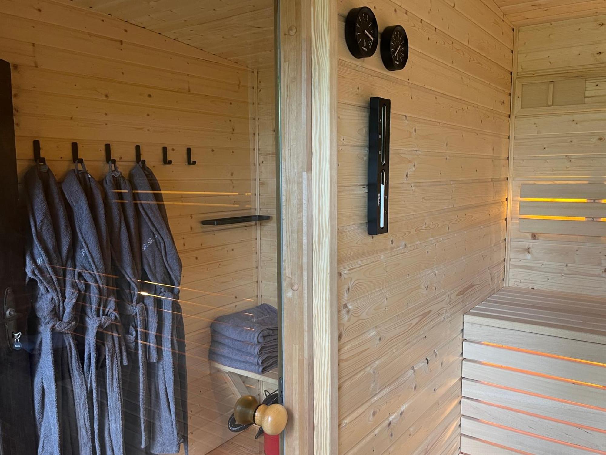 Apartment Romantisches Am Waldesrand Mit Gartensauna Schwarz
